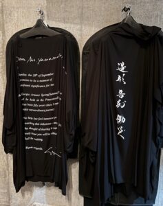 仕立てられた反骨、届けられたエレガンス：山本耀司とジョルジオ・アルマーニ（エピローグ・前編）